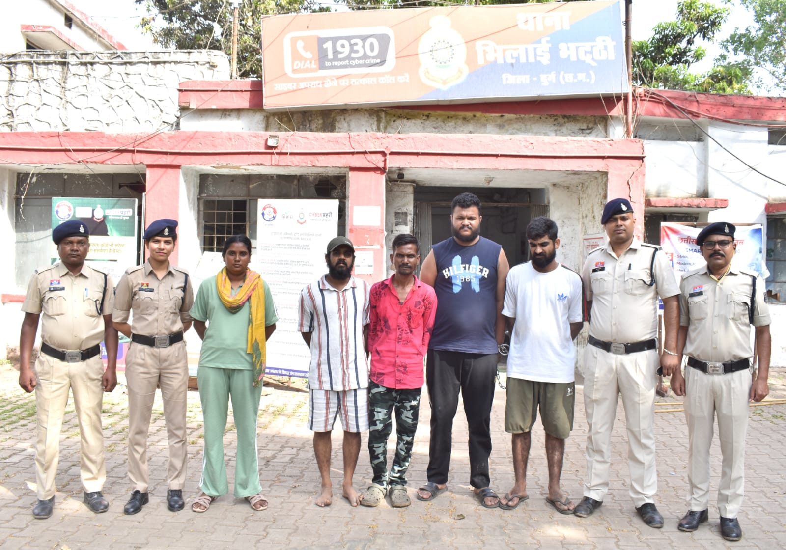 दुर्ग पुलिस का ‘ऑपरेशन विश्वास’: हेरोइन तस्करी करने वाले गिरोह के 5 सदस्य गिरफ्तार दुर्ग पुलिस का ‘ऑपरेशन विश्वास’: हेरोइन तस्करी करने वाले गिरोह के 5 सदस्य गिरफ्तार