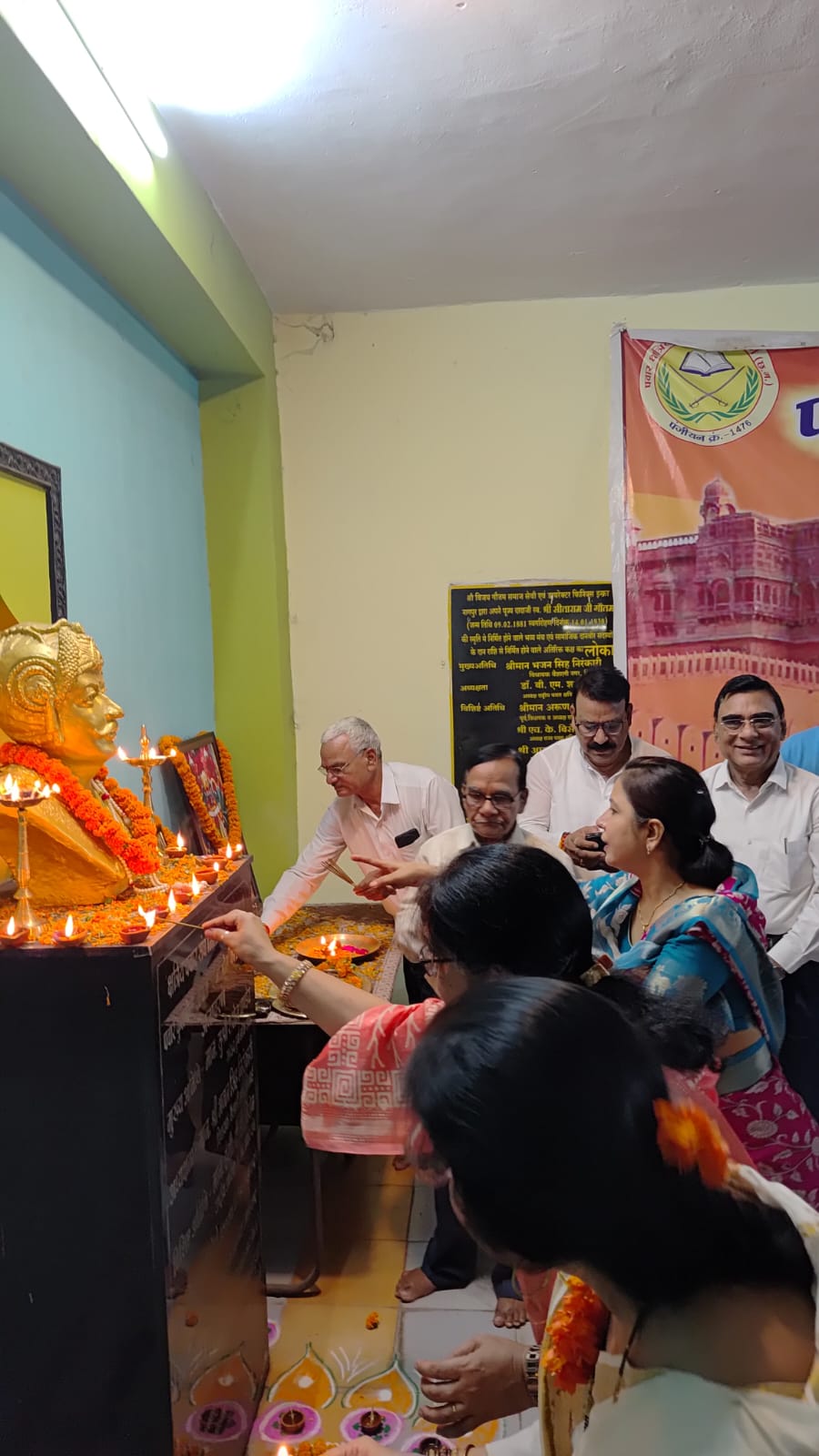 भोजशाला प्रकरण में हाईकोर्ट के फैसले का स्वागत: पवार क्षत्रिय संघ ने मनाया “एक दीपक मां वाग्देवी के नाम” उत्सव भोजशाला प्रकरण में हाईकोर्ट के फैसले का स्वागत: पवार क्षत्रिय संघ ने मनाया “एक दीपक मां वाग्देवी के नाम” उत्सव