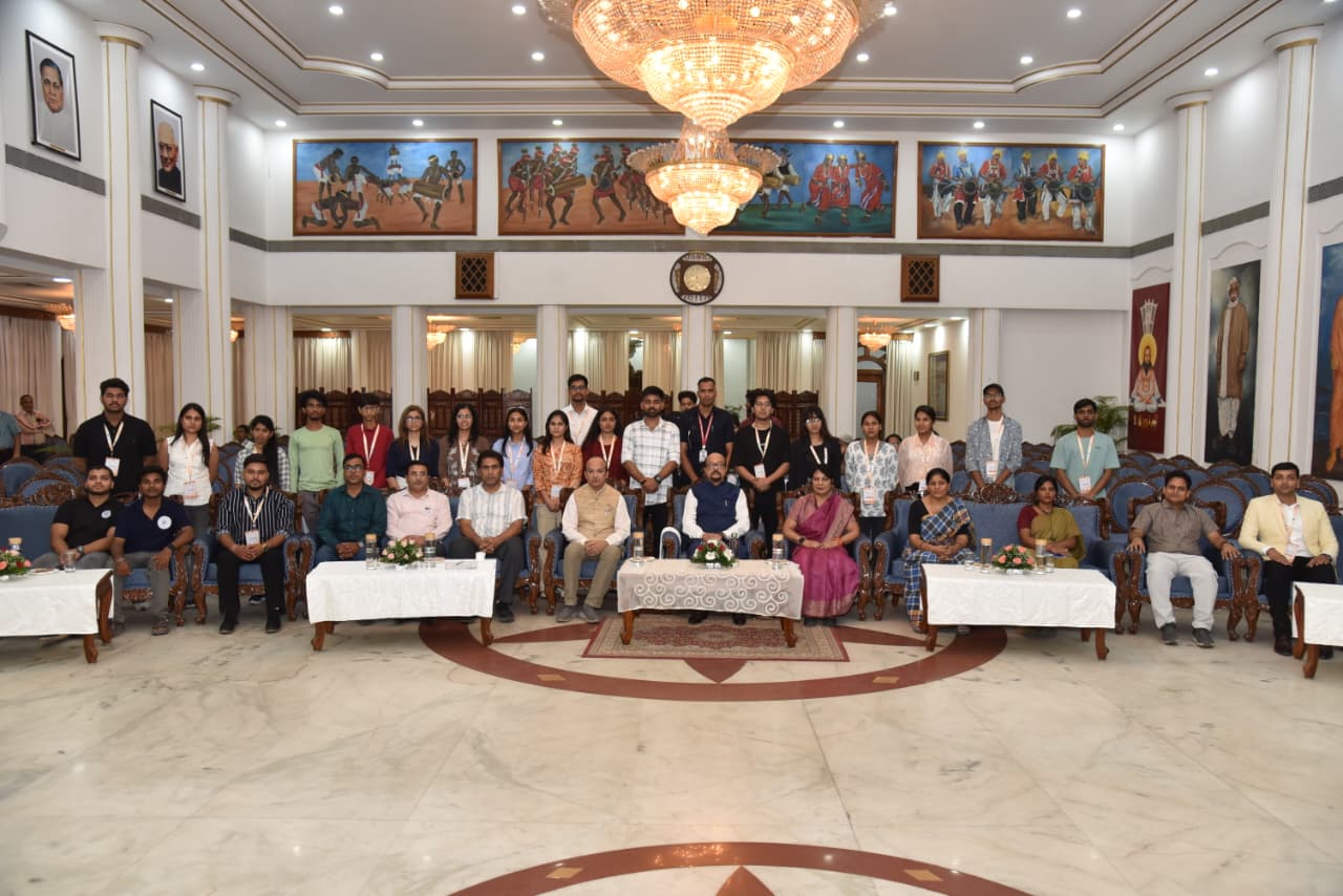 आईआईटी भिलाई में ‘युवा संगम चरण-VI’ का शानदार आगाज़: ‘एक भारत, श्रेष्ठ भारत’ के तहत सांस्कृतिक महाकुंभ शुरू आईआईटी भिलाई में ‘युवा संगम चरण-VI’ का शानदार आगाज़: ‘एक भारत, श्रेष्ठ भारत’ के तहत सांस्कृतिक महाकुंभ शुरू