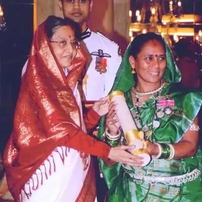 राजनांदगांव ब्रेकिंग :- पद्मश्री फूलबासन बाई के अपहरण का प्रयास, इलाके में हड़कंप राजनांदगांव ब्रेकिंग :- पद्मश्री फूलबासन बाई के अपहरण का प्रयास, इलाके में हड़कंप