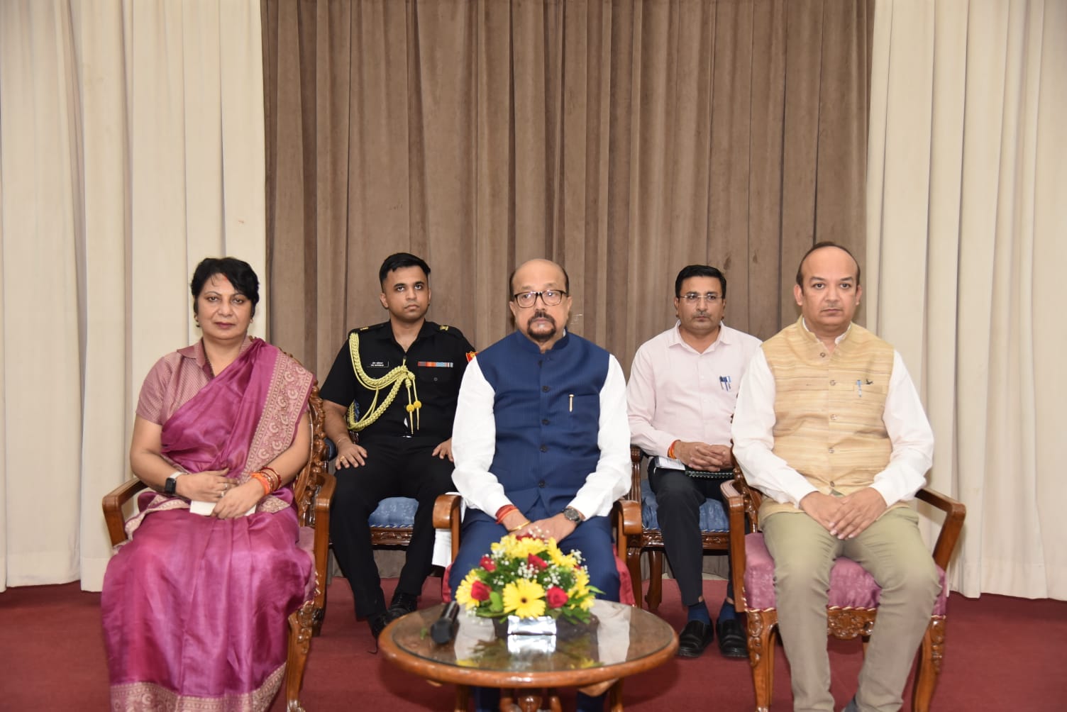 कड़ी मेहनत और अनुशासन से देश निर्माण में योगदान दें युवा: राज्यपाल रमेन डेका कड़ी मेहनत और अनुशासन से देश निर्माण में योगदान दें युवा: राज्यपाल रमेन डेका