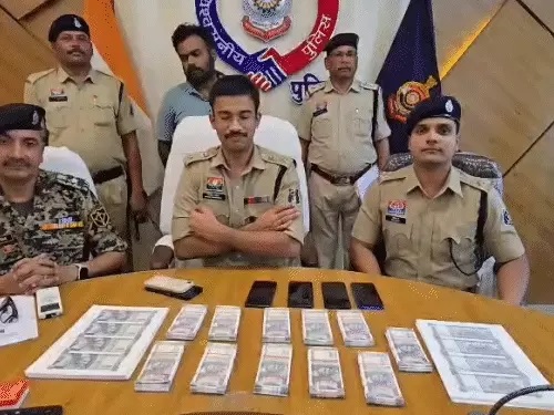 कांकेर में घर पर छप रहे थे नकली नोट, ₹6.5 लाख के जाली नोट के साथ आरोपी गिरफ्तार कांकेर में घर पर छप रहे थे नकली नोट, ₹6.5 लाख के जाली नोट के साथ आरोपी गिरफ्तार