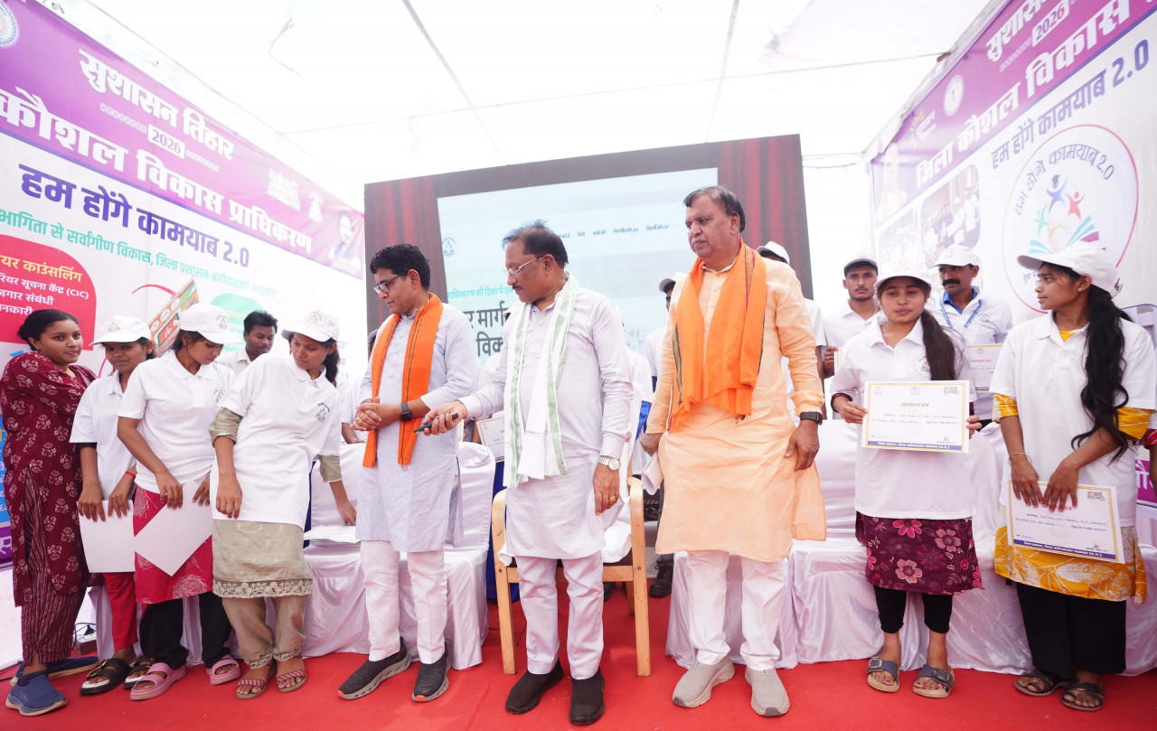 रायपुर : मुख्यमंत्री विष्णु देव साय ने ‘हम होंगे कामयाब 2.0’ वेब पोर्टल किया लांच… रायपुर : मुख्यमंत्री विष्णु देव साय ने ‘हम होंगे कामयाब 2.0’ वेब पोर्टल किया लांच…