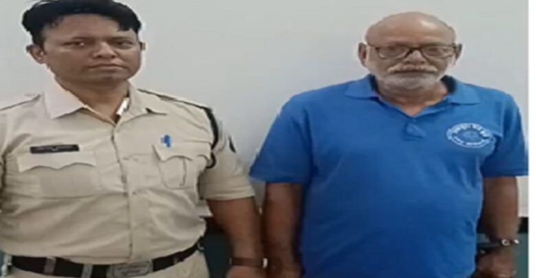 नकली संत निकला हैदर अली, अमीर बनाने का झांसा देकर व्यापारी से ठगे ढाई लाख, अब चढ़ा पुलिस के हत्थे नकली संत निकला हैदर अली, अमीर बनाने का झांसा देकर व्यापारी से ठगे ढाई लाख, अब चढ़ा पुलिस के हत्थे