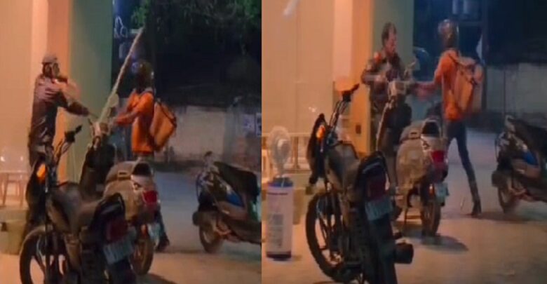 डिलीवरी बॉय की दबंगई, बुजुर्ग गार्ड के साथ की मारपीट, सोशल मीडिया में वायरल हुआ वीडियो डिलीवरी बॉय की दबंगई, बुजुर्ग गार्ड के साथ की मारपीट, सोशल मीडिया में वायरल हुआ वीडियो