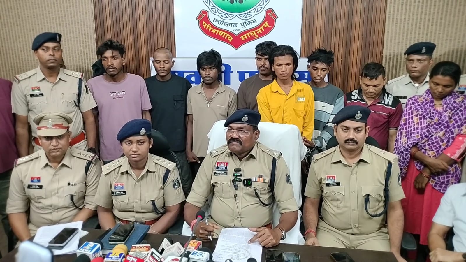 सक्ती: जोंगरा हत्याकांड का सनसनीखेज खुलासा, अवैध संबंध के चलते 4 लाख में दी गई थी महिला की सुपारी; 9 आरोपी गिरफ्तार सक्ती: जोंगरा हत्याकांड का सनसनीखेज खुलासा, अवैध संबंध के चलते 4 लाख में दी गई थी महिला की सुपारी; 9 आरोपी गिरफ्तार