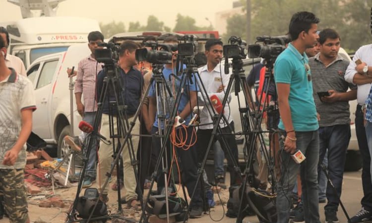 ’खुद को रिपोर्टर कहने वालों’ के लिए प्रेस की आज़ादी ढाल नहीं: दिल्ली हाईकोर्ट ’खुद को रिपोर्टर कहने वालों’ के लिए प्रेस की आज़ादी ढाल नहीं: दिल्ली हाईकोर्ट