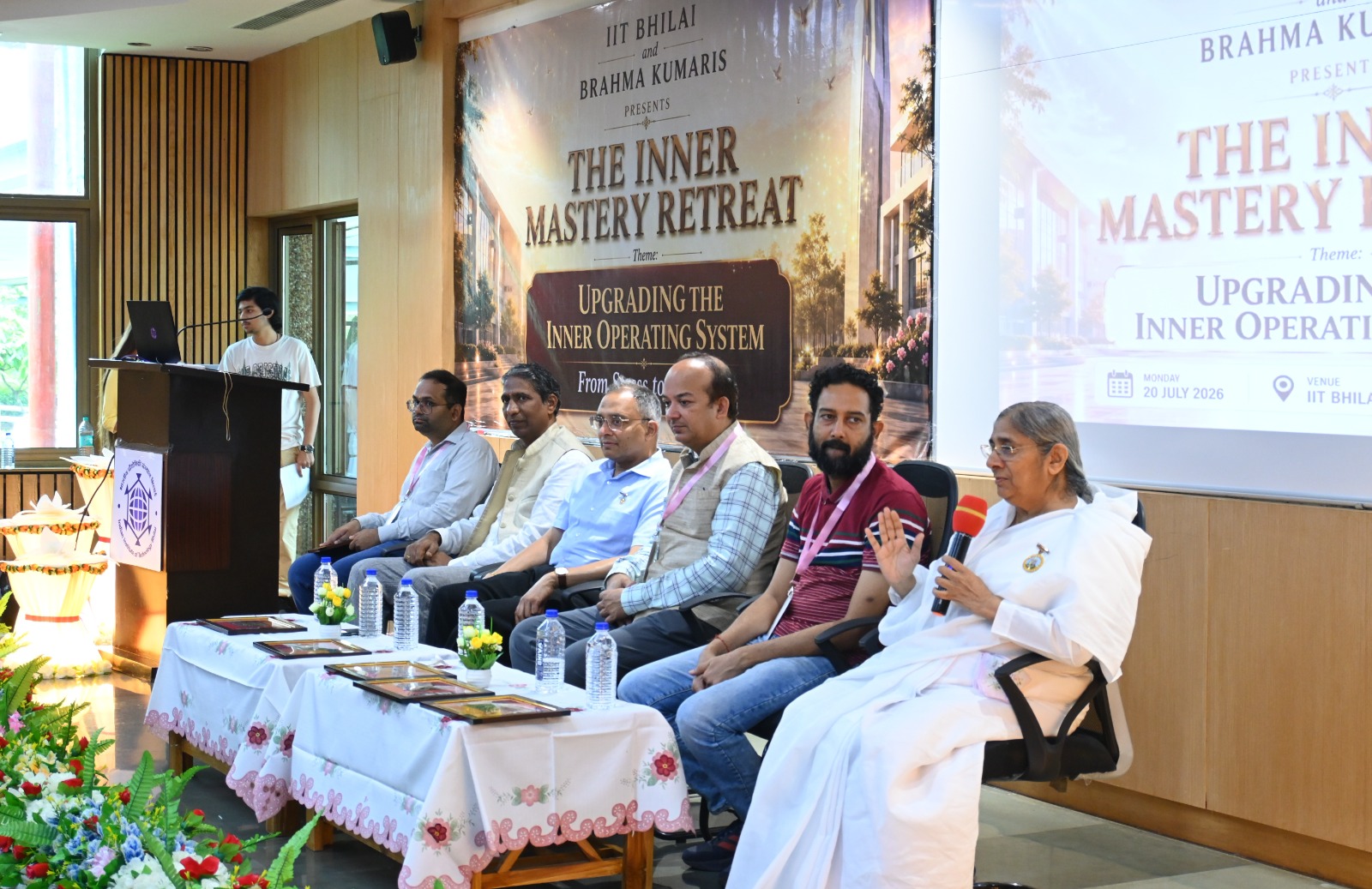 IIT भिलाई में ‘इनर मास्टरी रिट्रीट’: शिक्षकों ने सीखा तनाव से स्थिरता और आंतरिक विकास का मंत्र IIT भिलाई में ‘इनर मास्टरी रिट्रीट’: शिक्षकों ने सीखा तनाव से स्थिरता और आंतरिक विकास का मंत्र