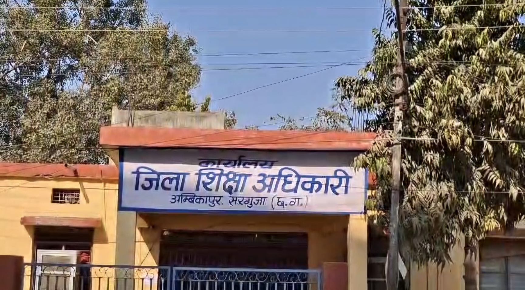 CBSE स्कूलों पर DEO की सख्ती, NCERT किताबें लागू करने के निर्देश CBSE स्कूलों पर DEO की सख्ती, NCERT किताबें लागू करने के निर्देश