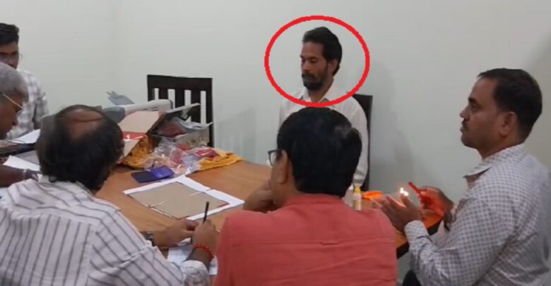 ACB की बड़ी कार्रवाई, 1 लाख रुपये की रिश्वत लेते जिला अस्पताल का प्रभारी सिविल सर्जन गिरफ्तार ACB की बड़ी कार्रवाई, 1 लाख रुपये की रिश्वत लेते जिला अस्पताल का प्रभारी सिविल सर्जन गिरफ्तार