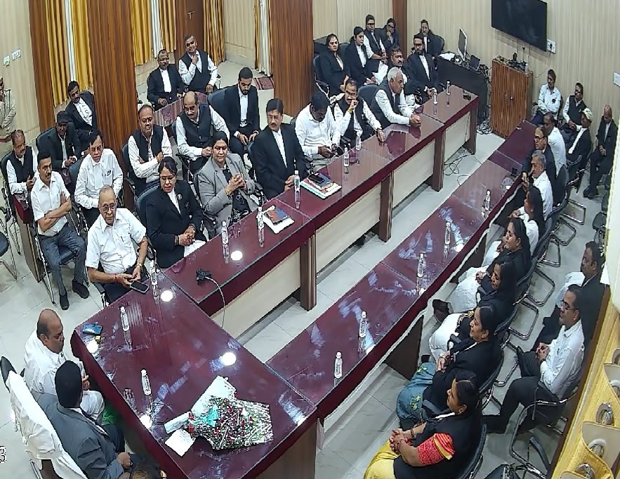 मुकदमेबाजी नहीं, संवाद से सुलझेंगे विवाद: मीडिएशन 3.0 की सफलता के लिए जिला न्यायाधीश ने अधिवक्ताओं से किया संवाद मुकदमेबाजी नहीं, संवाद से सुलझेंगे विवाद: मीडिएशन 3.0 की सफलता के लिए जिला न्यायाधीश ने अधिवक्ताओं से किया संवाद