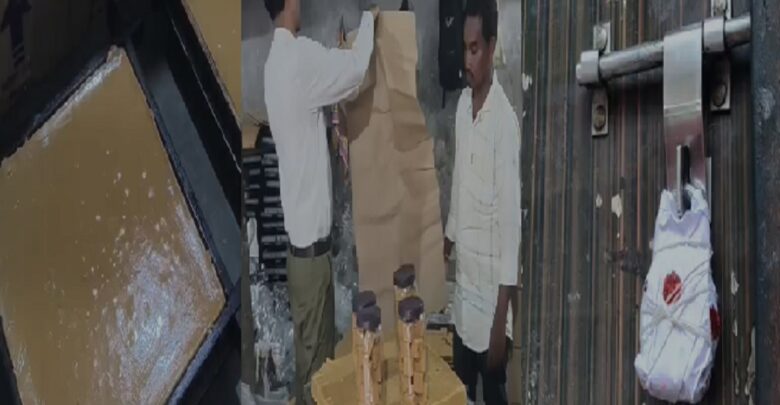 खाद्य विभाग की बड़ी कार्रवाई, लाइसेंस नहीं मिलने पर फूड प्रोडक्ट संस्थान किया सील, जांच के लिए भेजे सैंपल खाद्य विभाग की बड़ी कार्रवाई, लाइसेंस नहीं मिलने पर फूड प्रोडक्ट संस्थान किया सील, जांच के लिए भेजे सैंपल