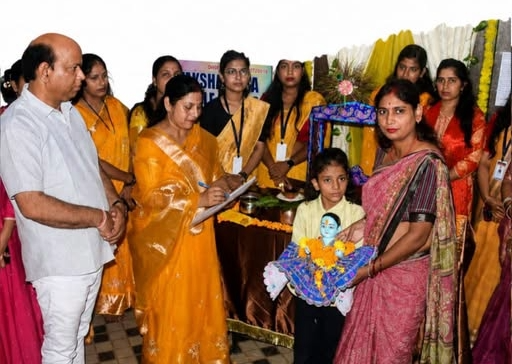 अनोखी आस्था: सतना के स्कूल में ‘लड्डू गोपाल’ का बाकायदा दाखिला, रजिस्टर में दर्ज हुआ नाम ‘श्याम पांडेय’ अनोखी आस्था: सतना के स्कूल में ‘लड्डू गोपाल’ का बाकायदा दाखिला, रजिस्टर में दर्ज हुआ नाम ‘श्याम पांडेय’