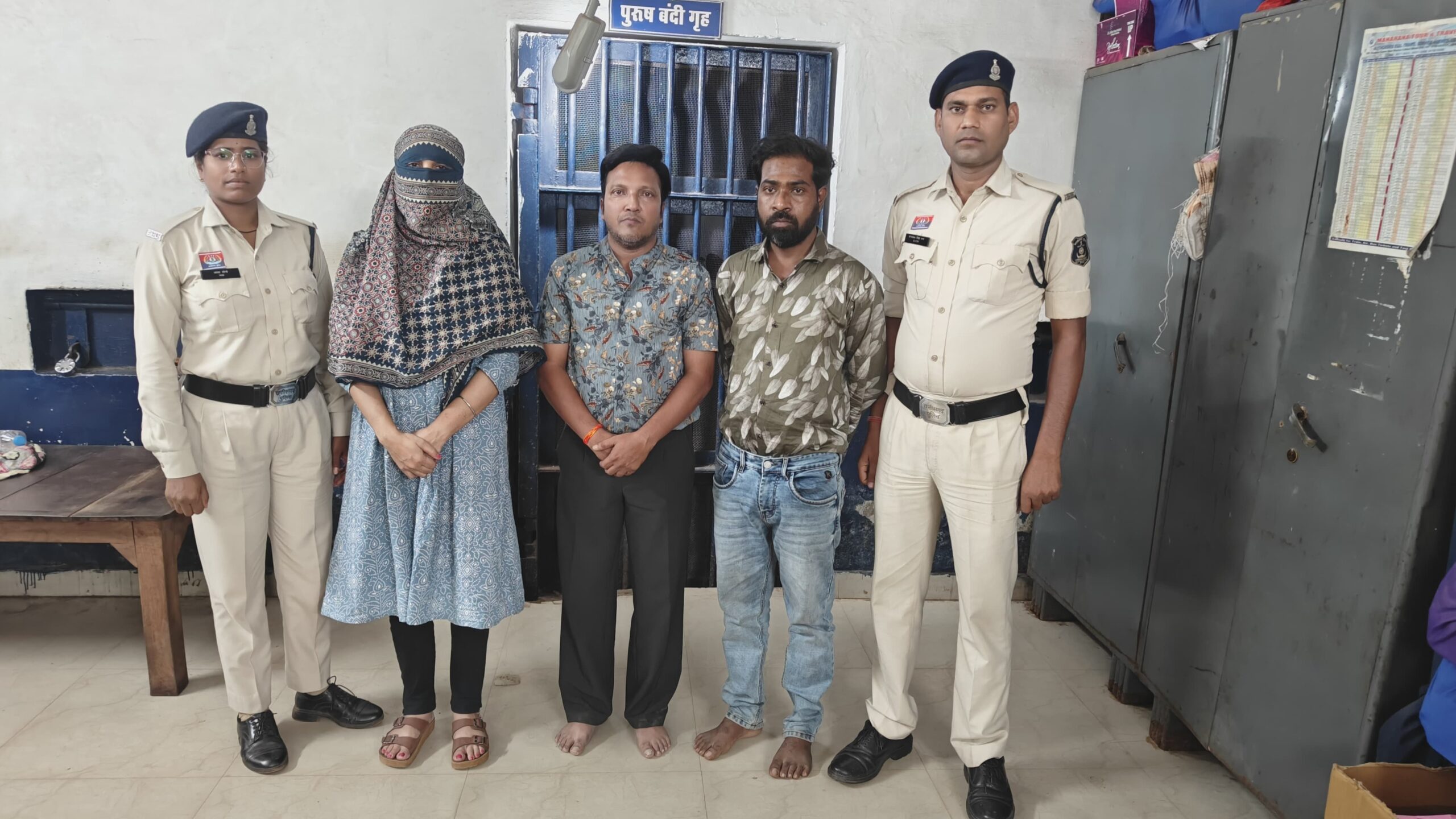 नकली सोने के जेवरात गिरवी रख 8.25 लाख की ठगी, तीन आरोपी गिरफ्तार नकली सोने के जेवरात गिरवी रख 8.25 लाख की ठगी, तीन आरोपी गिरफ्तार